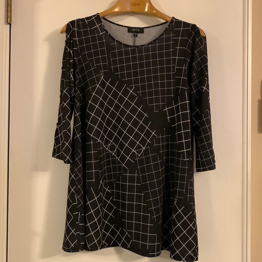 Comfy USA size small full cut Flowing top
